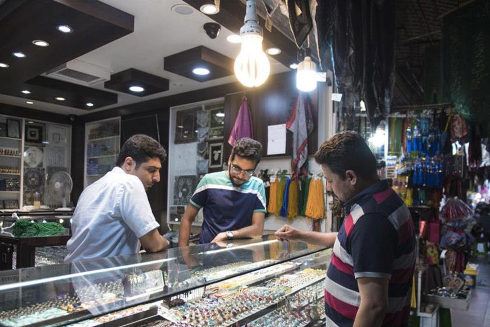 خرید در بازار تاریخی ری