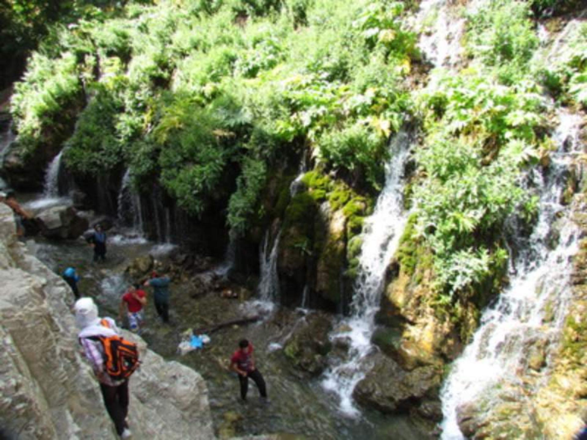 عبور از میان آب رودخانه ارنگه