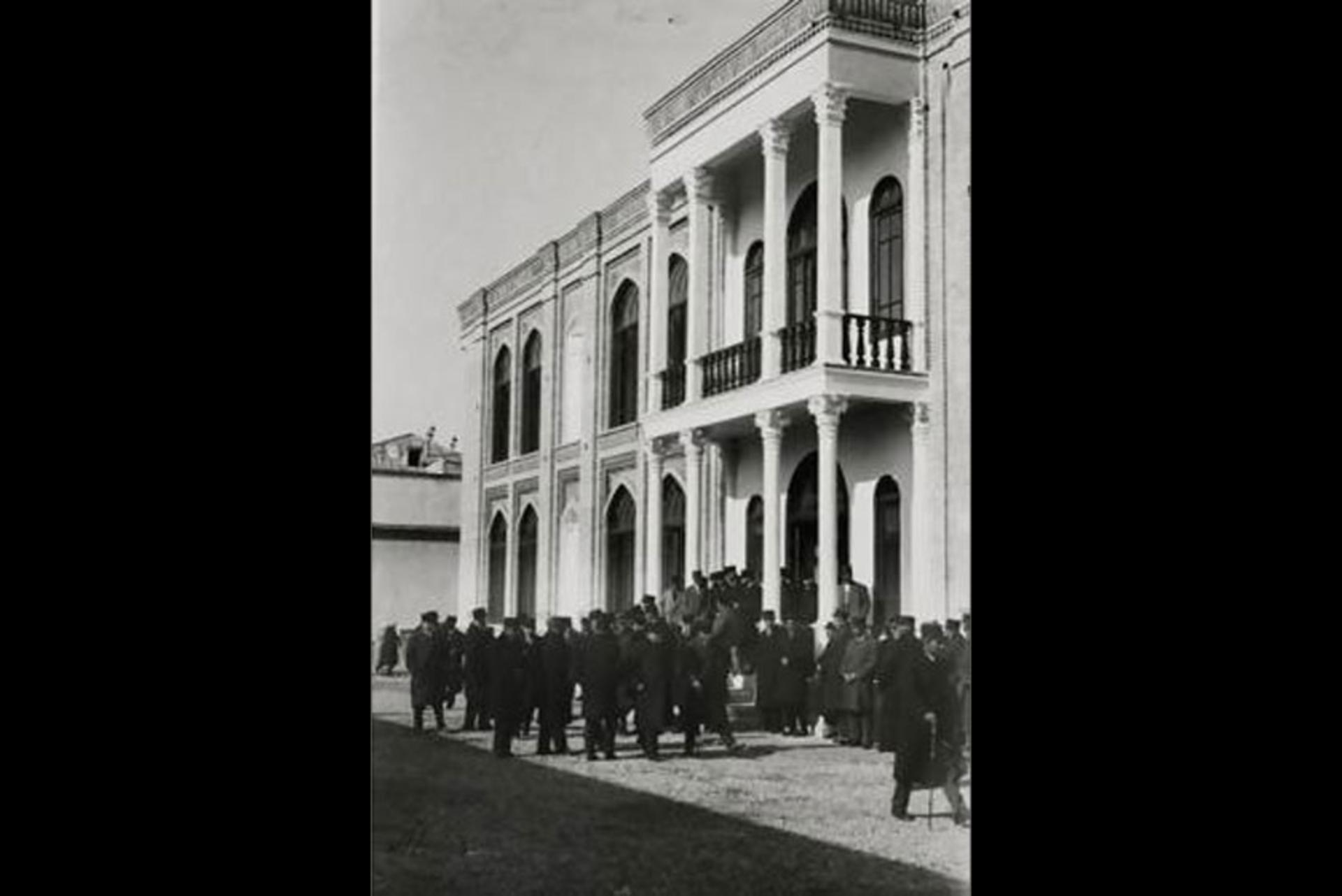 عکس قدیمی از ضلع غربی دبیرستان فیروزبهرام