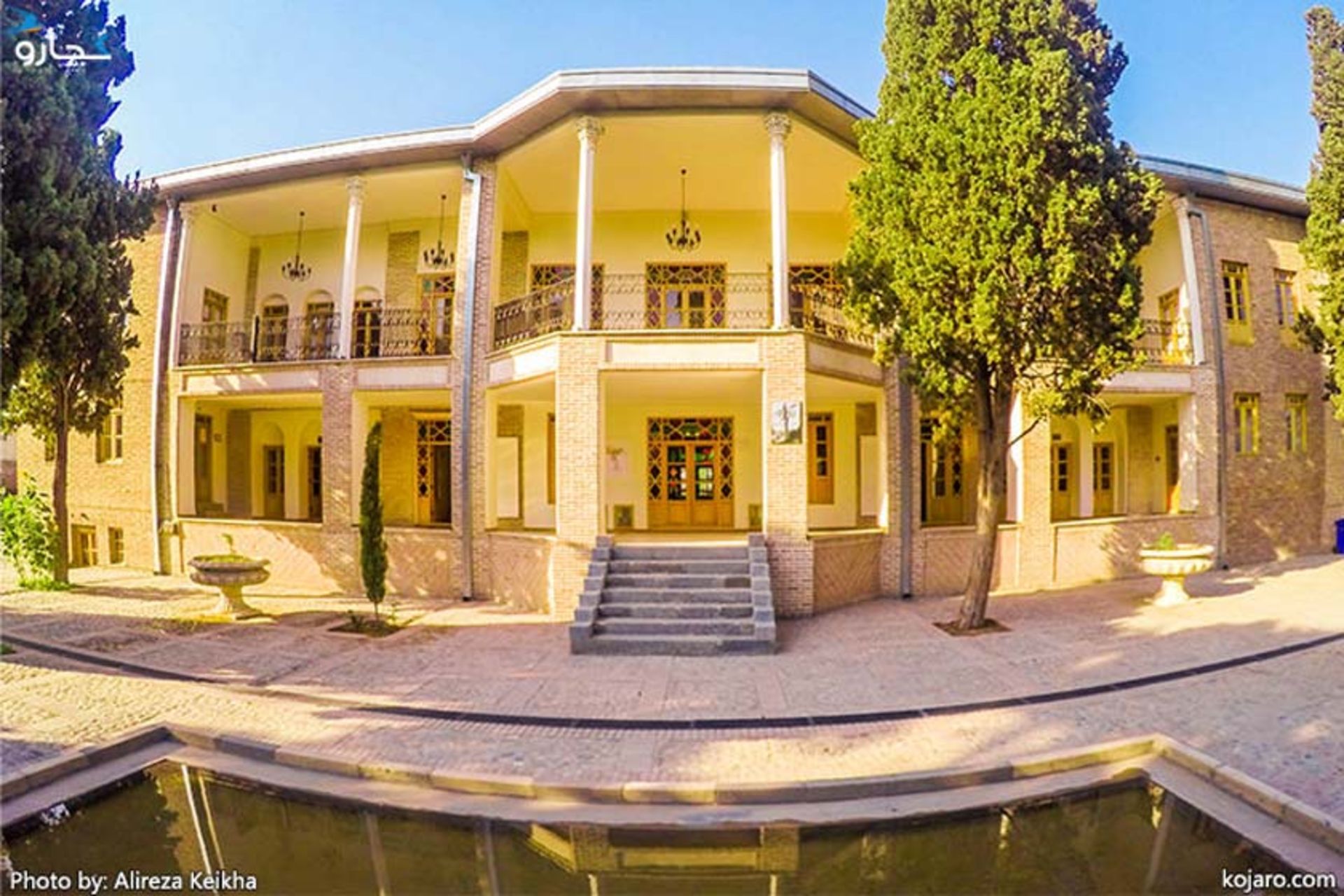 نمای بیرونی عمارت ارباب هرمز