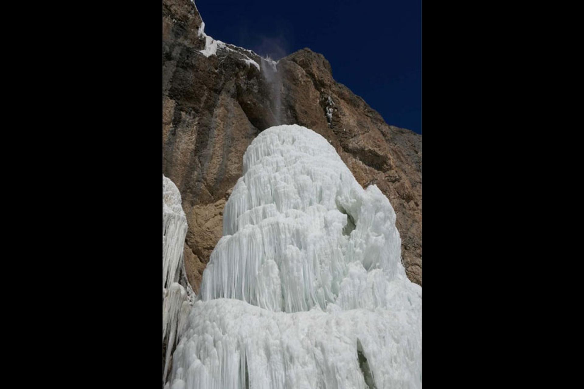 قندیل‌های آبشار روستای سنگان