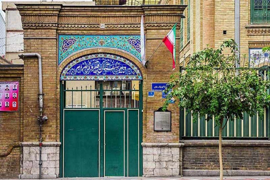 در دبیرستان فیروزبهرام