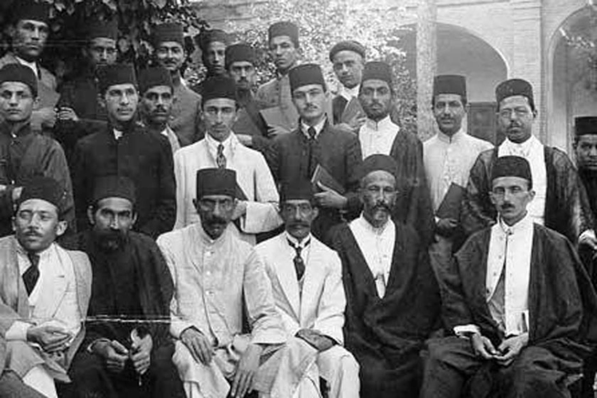 جمعی از اعضای مدرسه دارالفنون