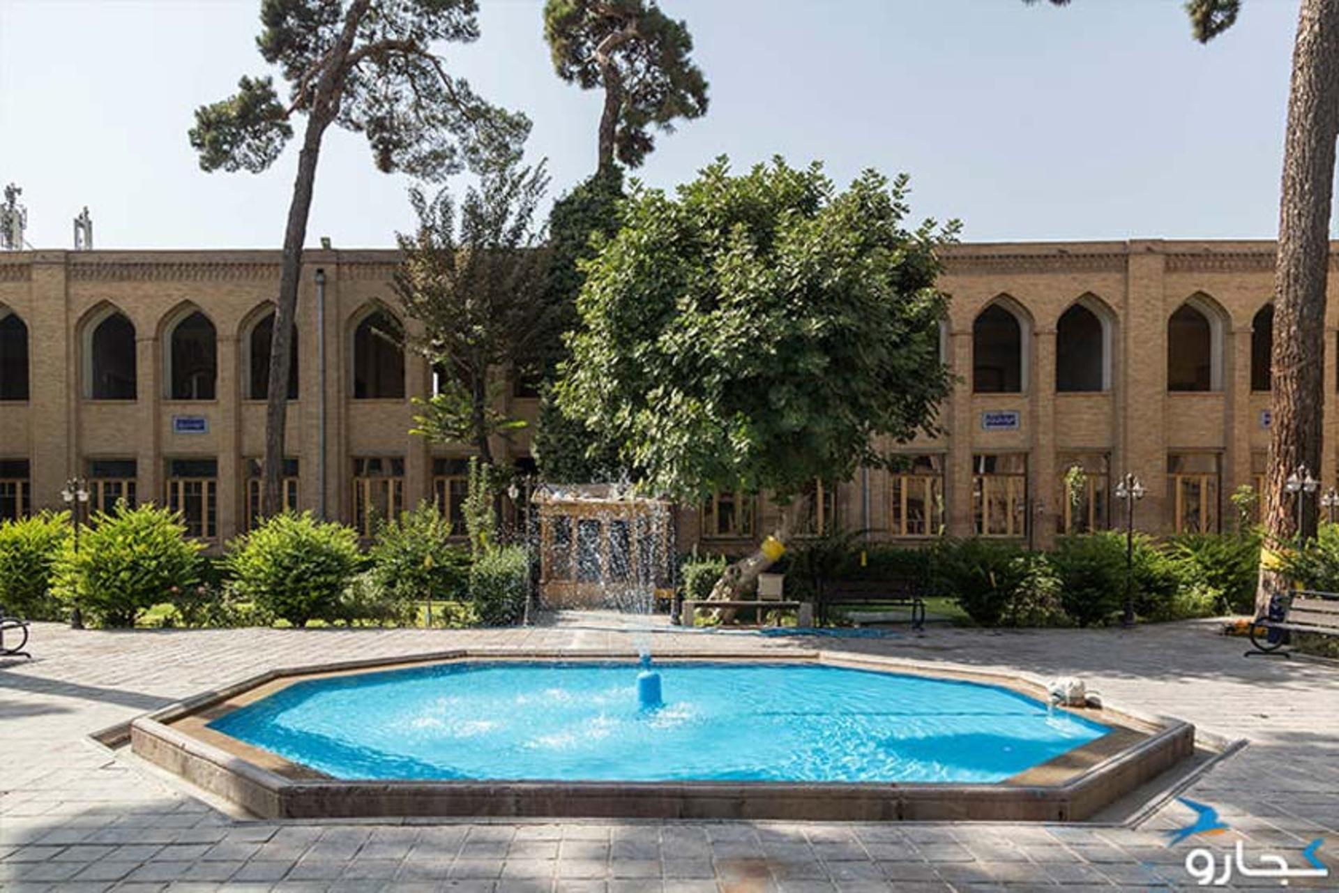 محوطه دارالفنون