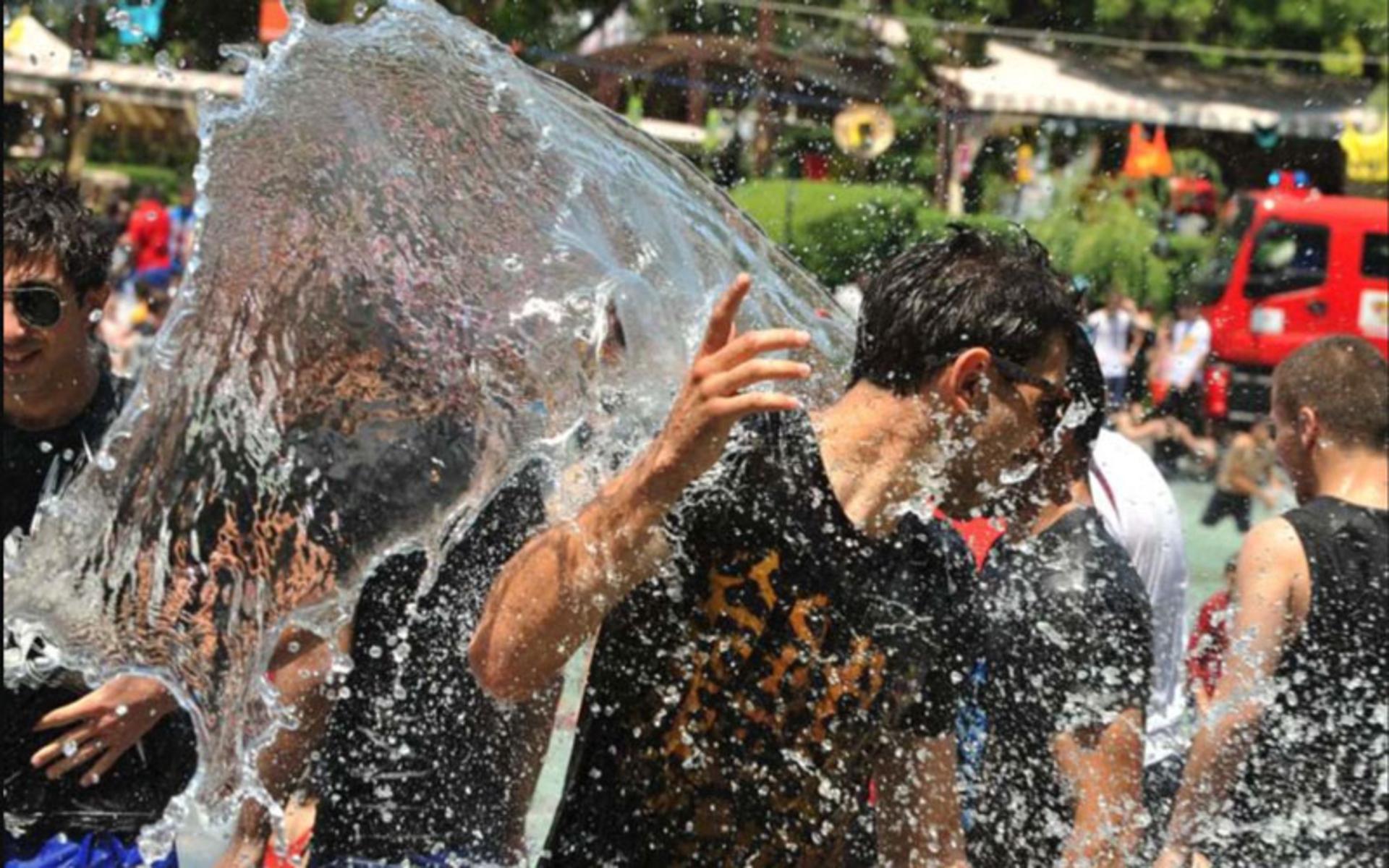 آب‌بازی در فستیوال آب ارمنستان