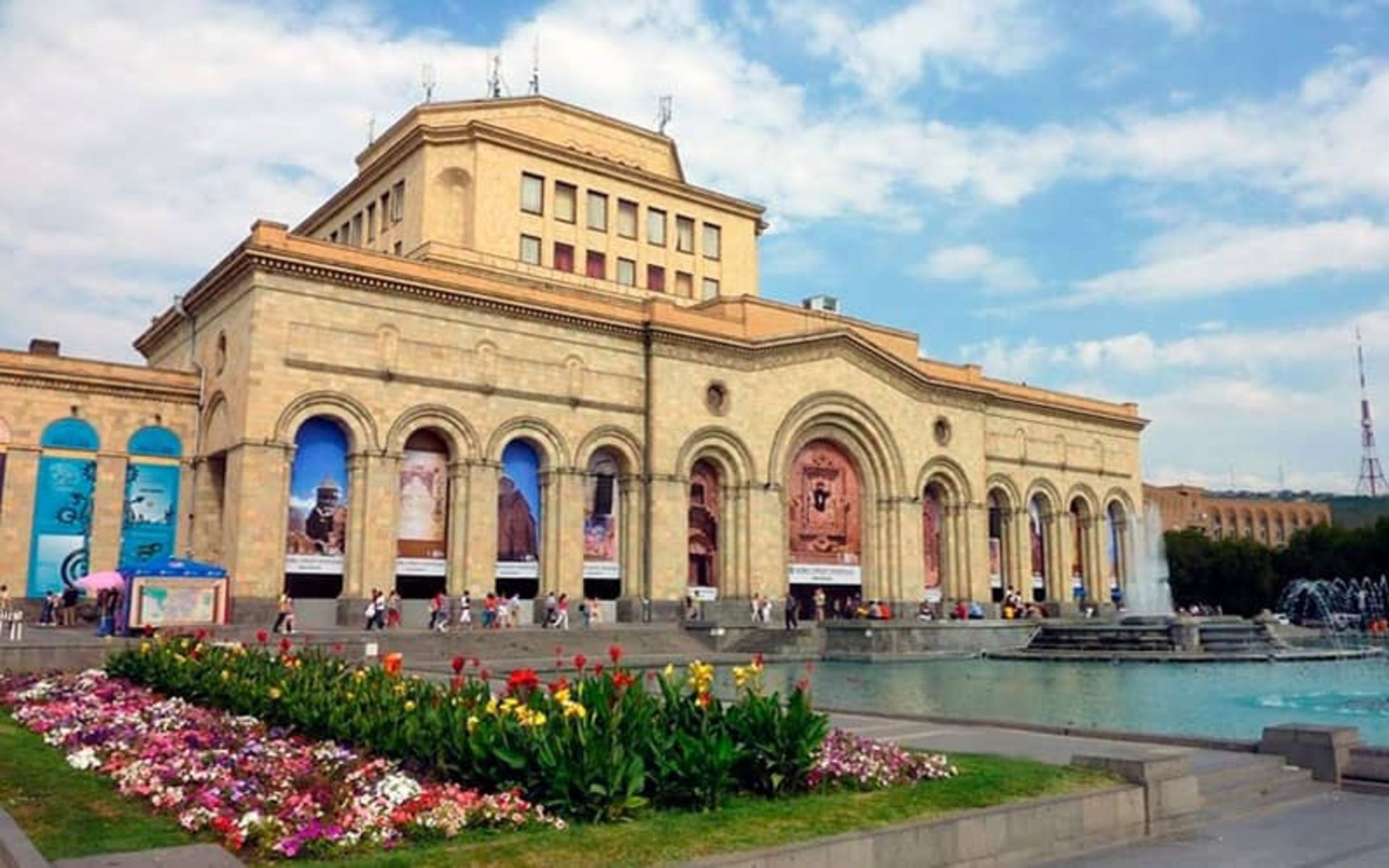 عمارت قدیمی باشکوهی 