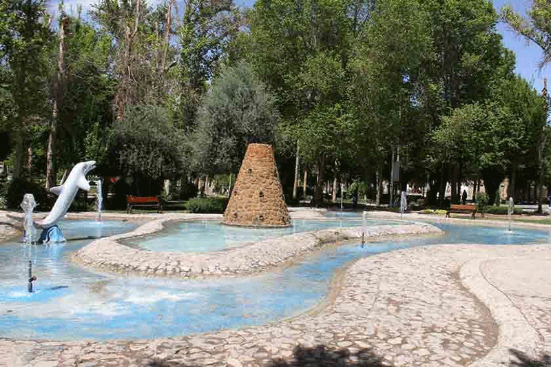 حوض و فواره پارک هفت تیر یزد