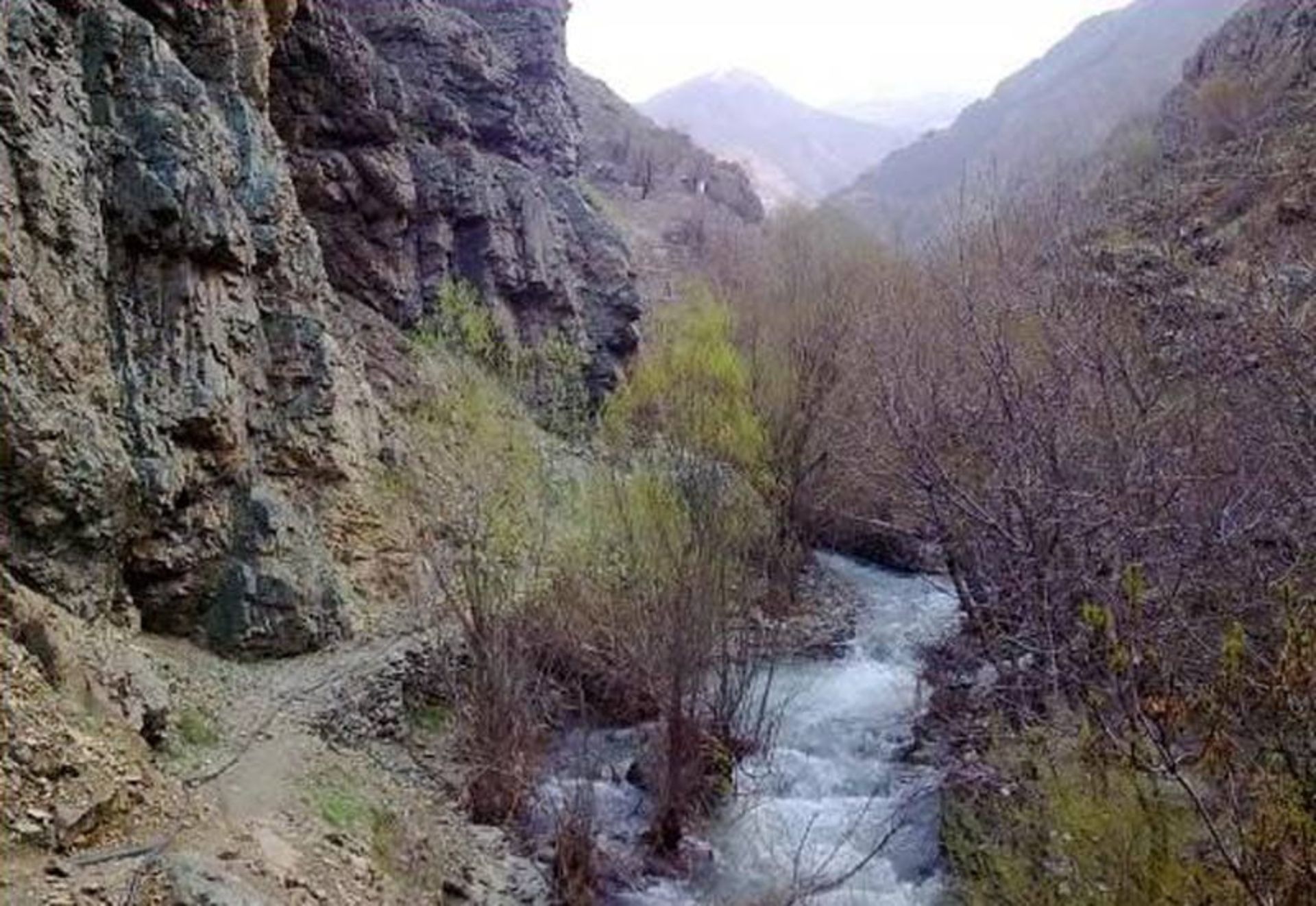 مسر دسترسی به آبشار رندان از روستای رندان در جوار رودخانه