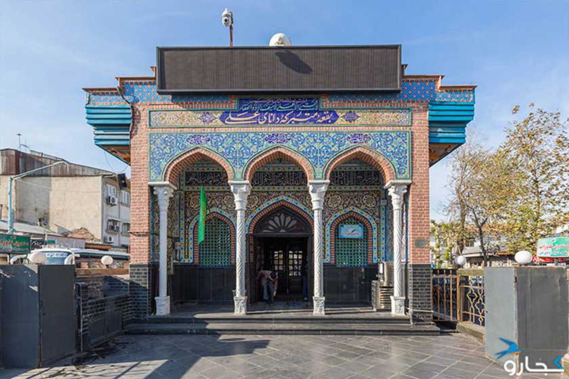 ورودی ساختمان اصلی بقعه دانای علی