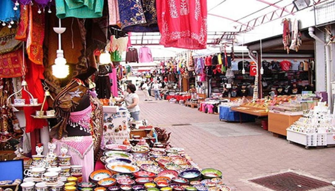 نمایی از بازار گاراژ شرقی در آنتالیا