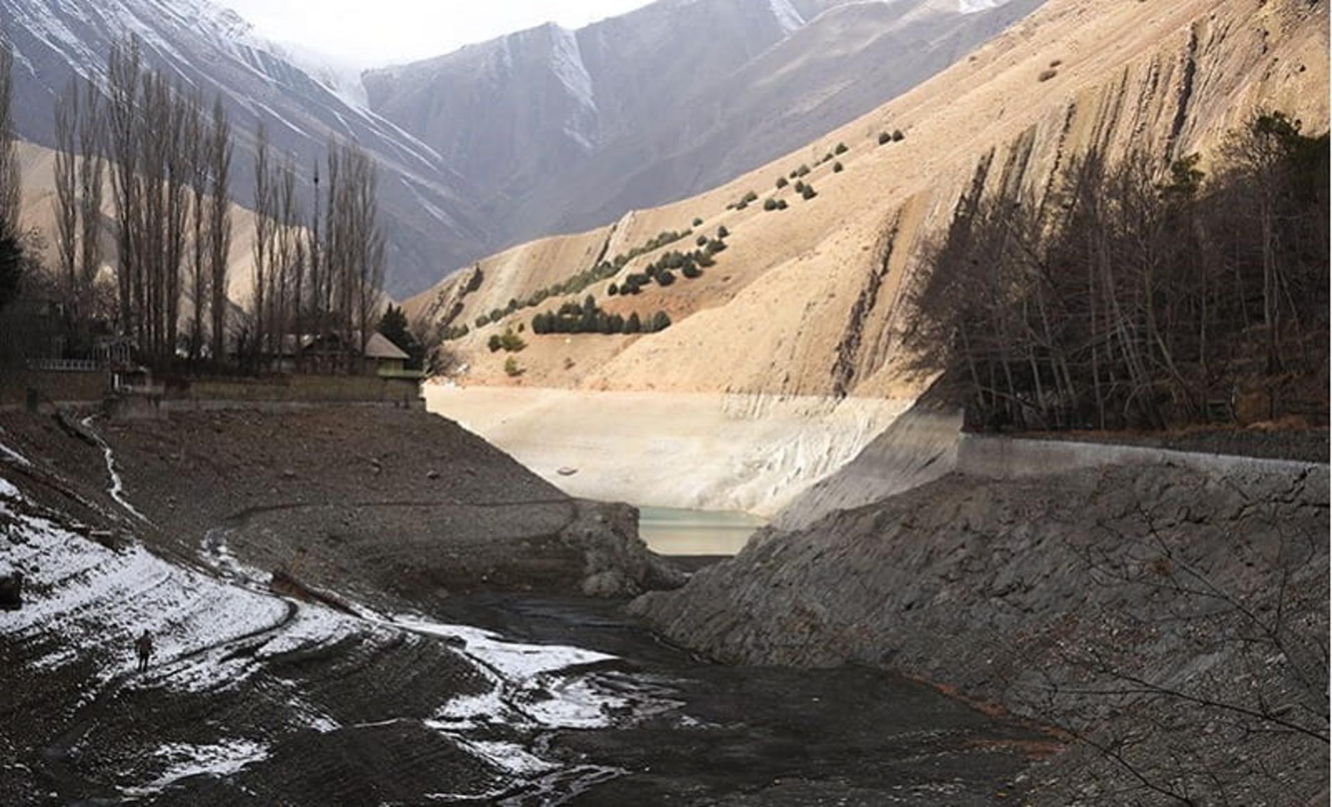 مسیر آب در روستای واریان