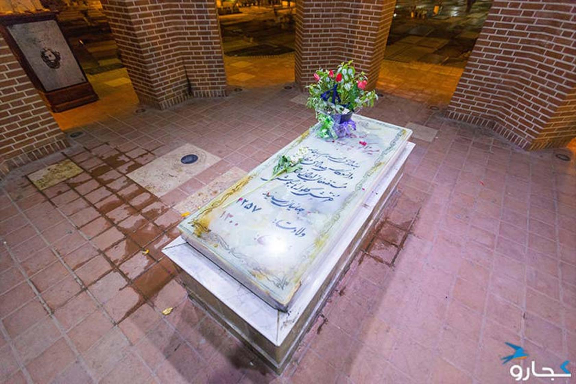 قبر سردار جنگل در آرامگاه میرزا کوچک خان جنگلی 