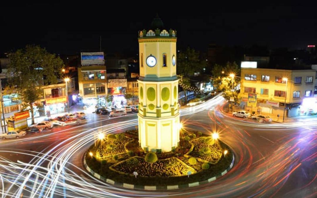 میدان ساعت ساری در شب