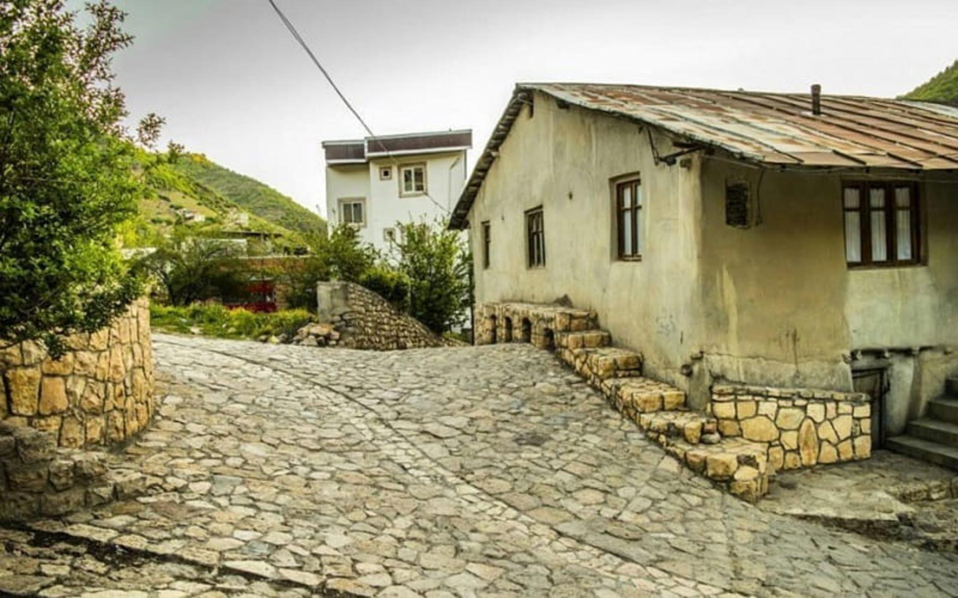 خیابان سنگفرش روستای زیارت