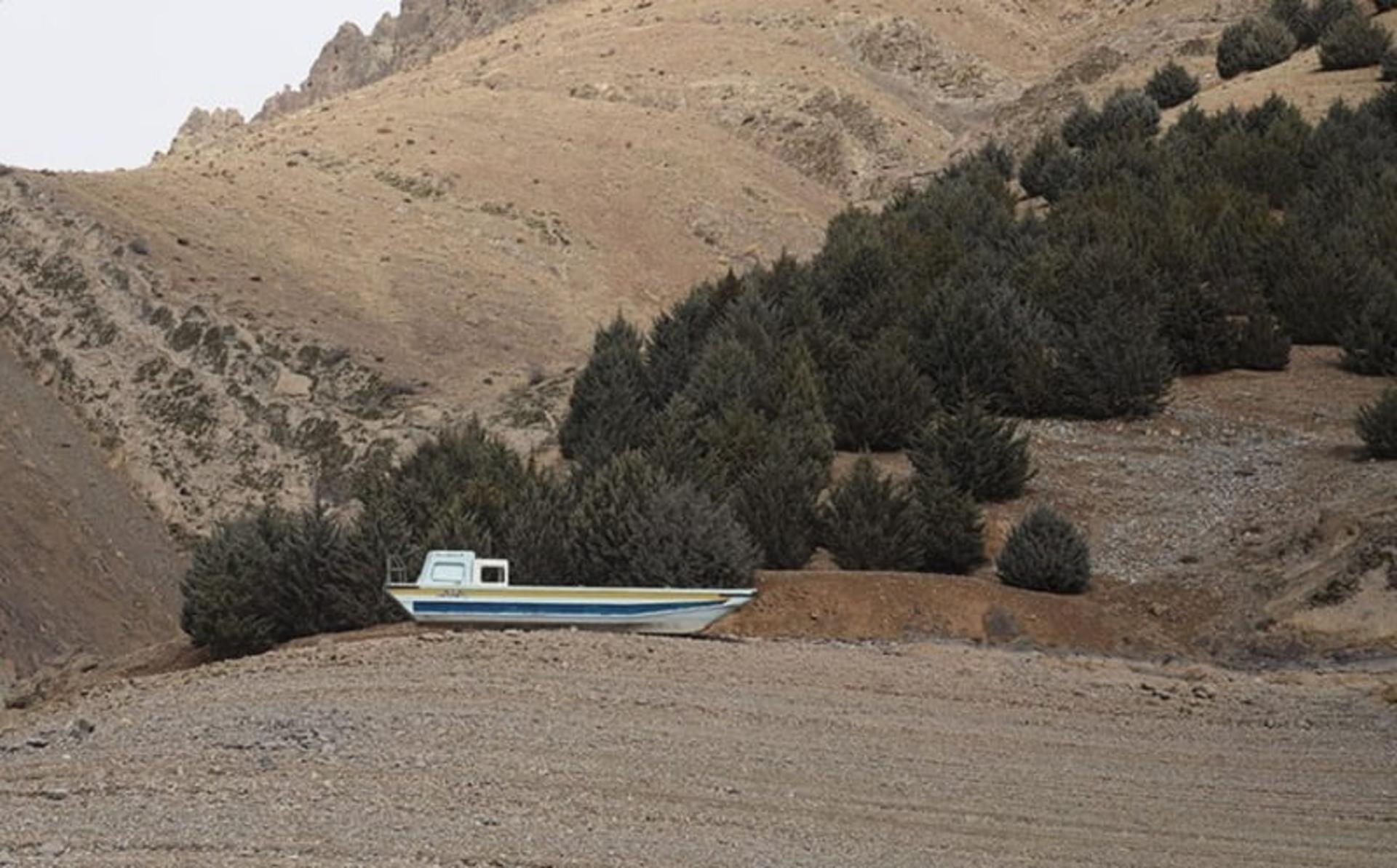 قایقی متروکی در روستای واریان کرج