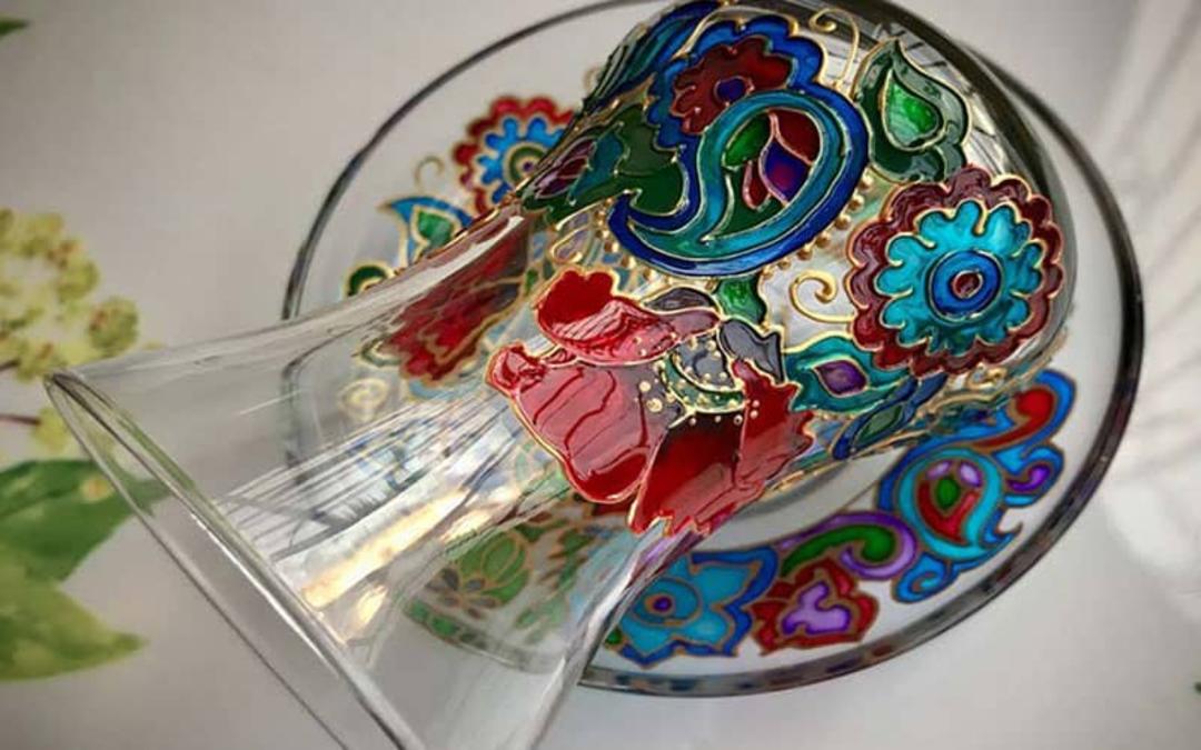 استکان کمر باریک با طرح بته جقه آبی و قرمز