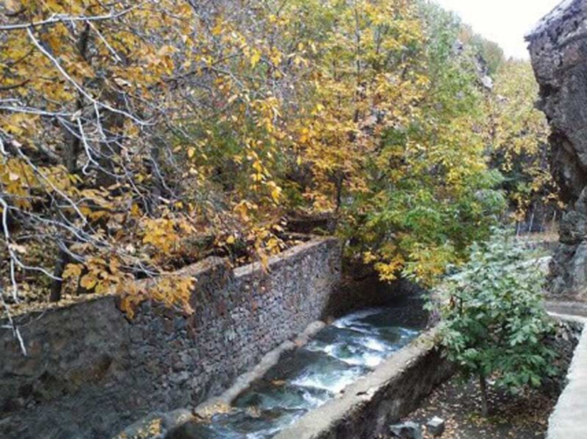 رودخانه رندان در روستای رندان در پاییز
