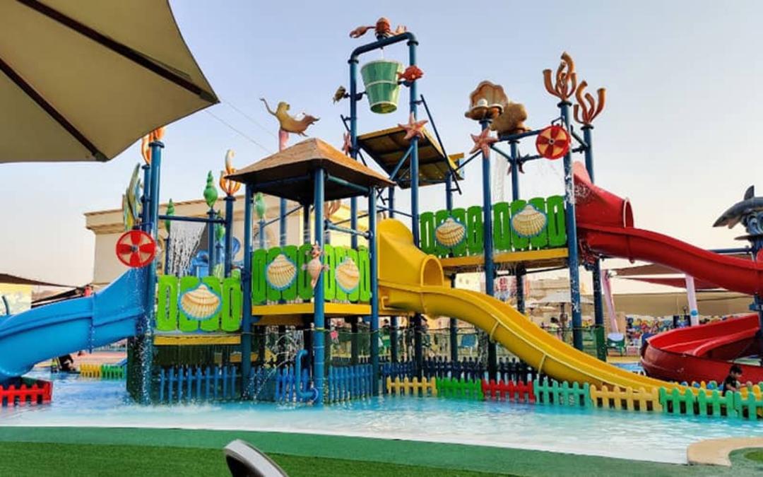 وسایل بازی کودکان در پارک آبی