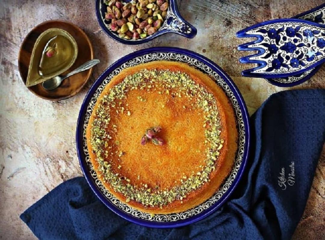 کونفه با تزئین پسته 