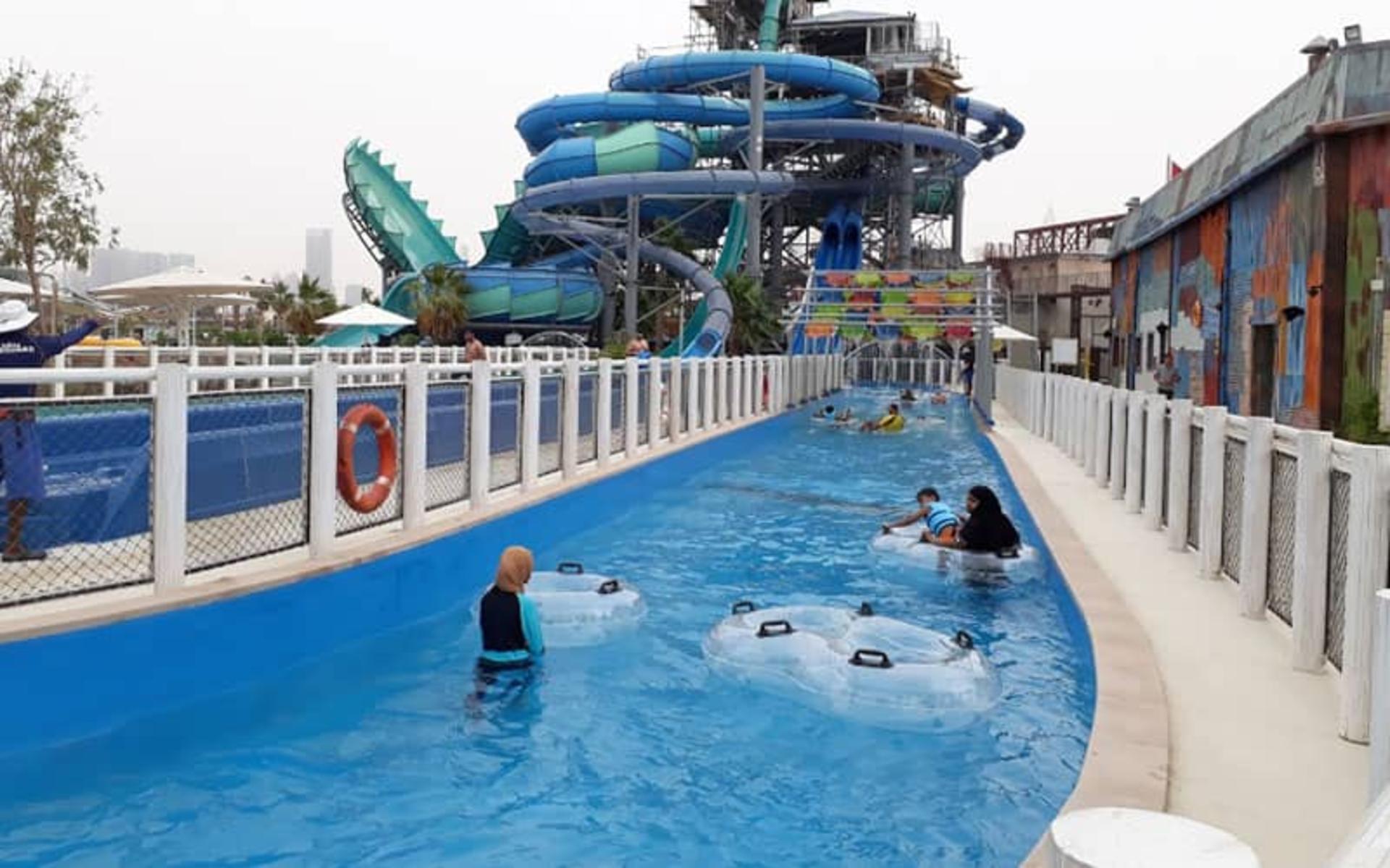 حضور خانواده ها در پارک آبی