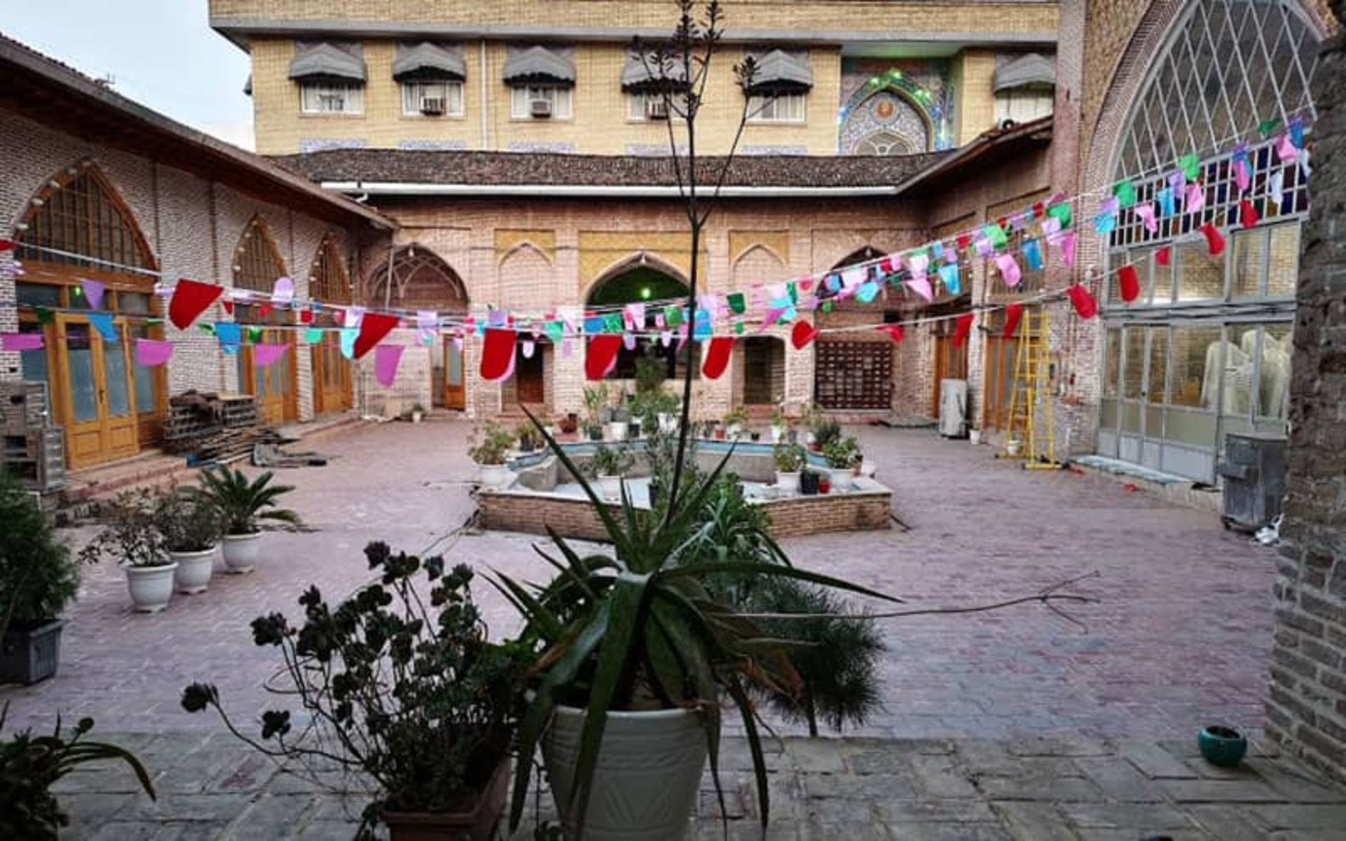 حیاط مسجد جامع بابل