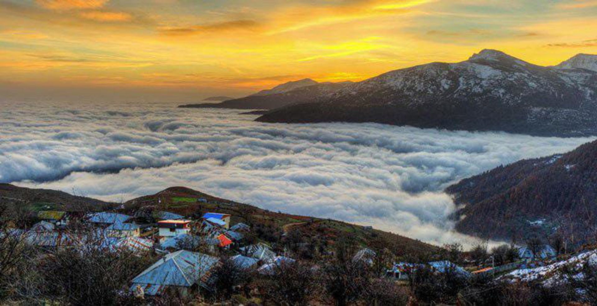 روستای فیلبند از نمای بالا مین ابر طمان طلوع خورشید