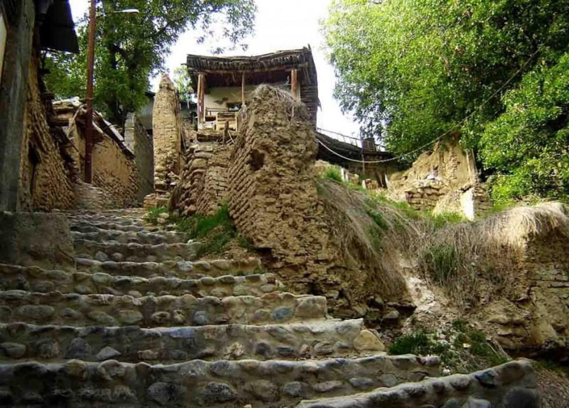 بناهای مخروبه برغان