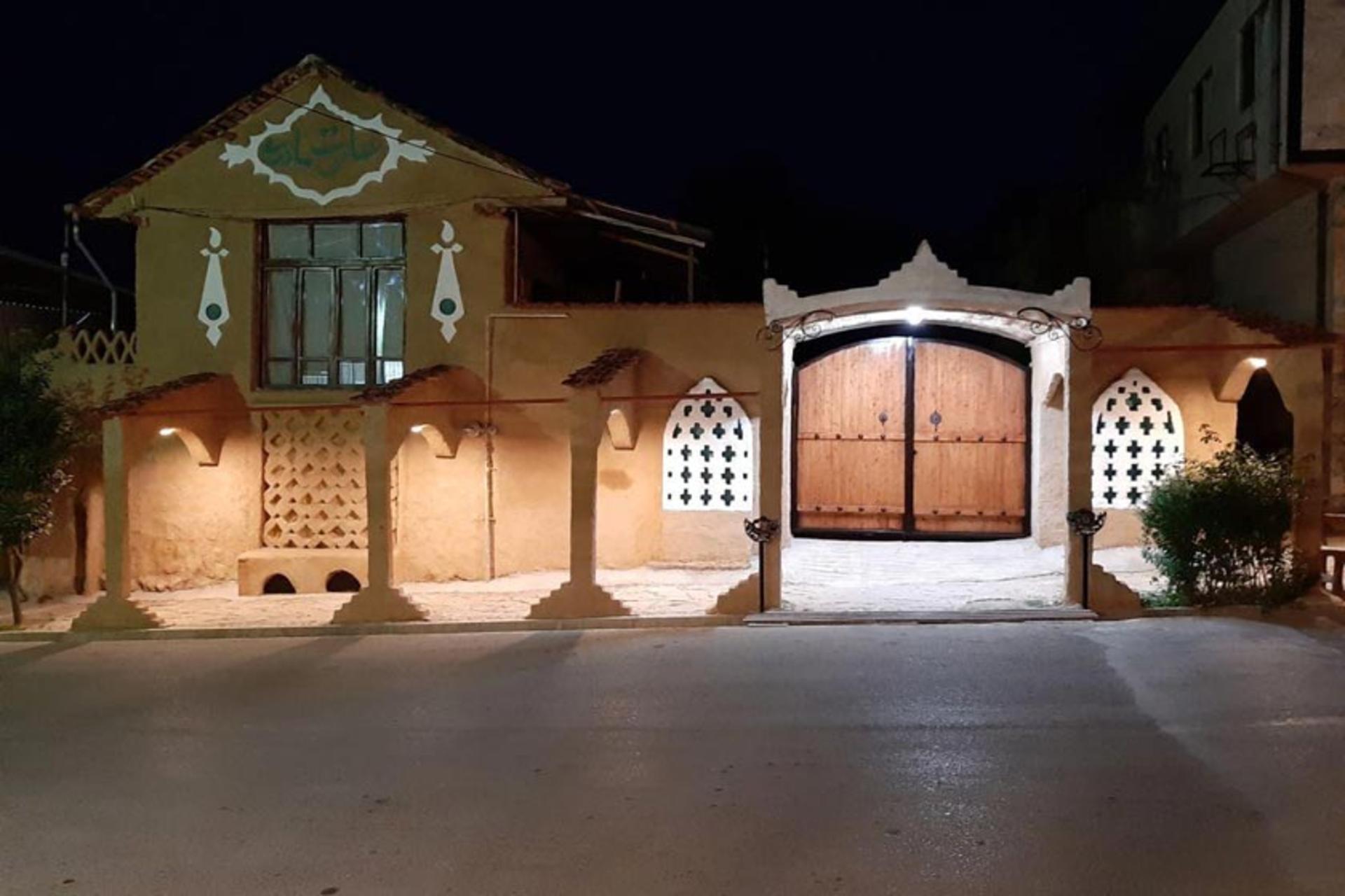 ورودی اقامتگاه بوم‌گردی عمارت مادری بهشهر