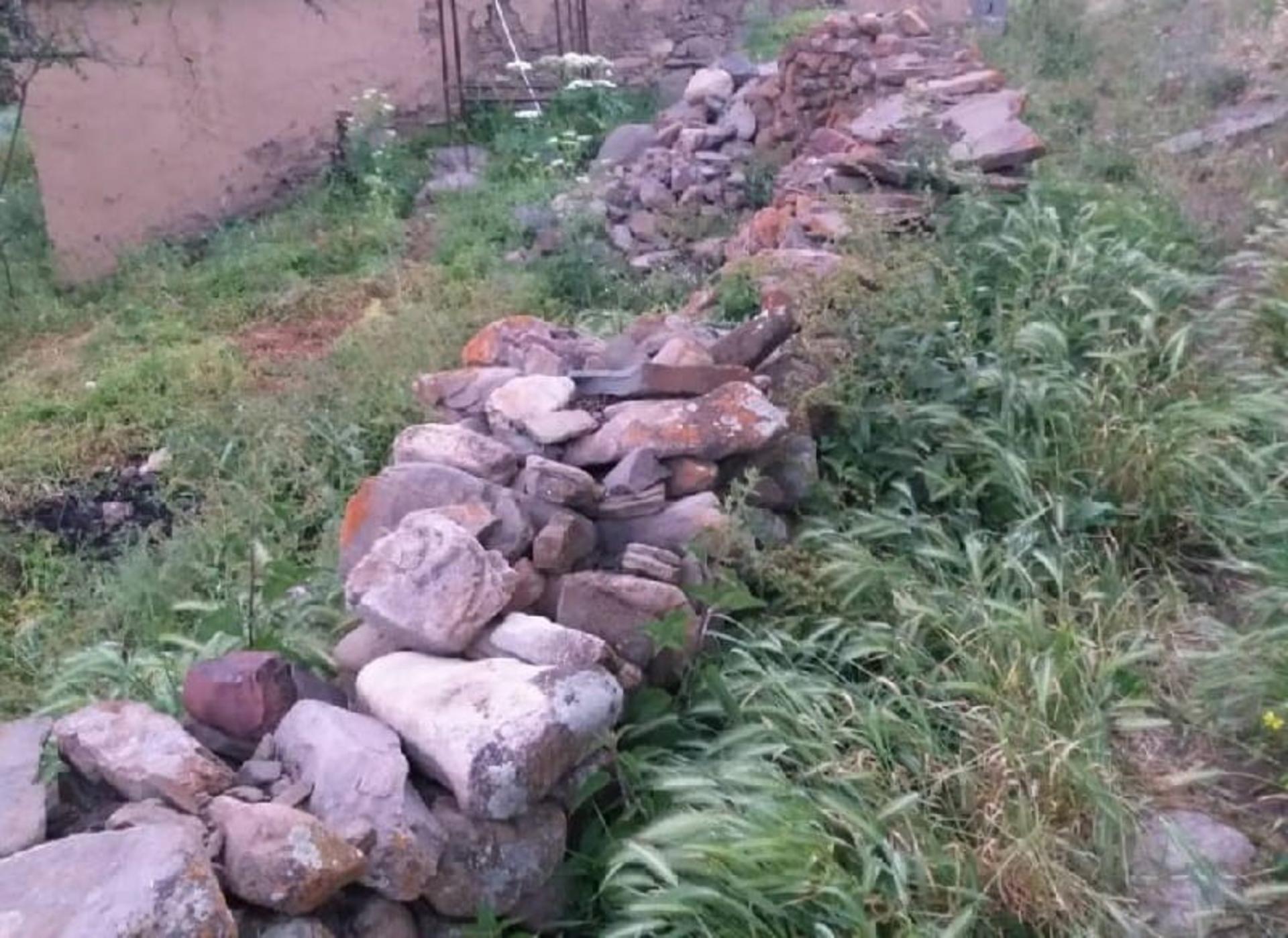 سنگ چین در روستای سوادرودبار