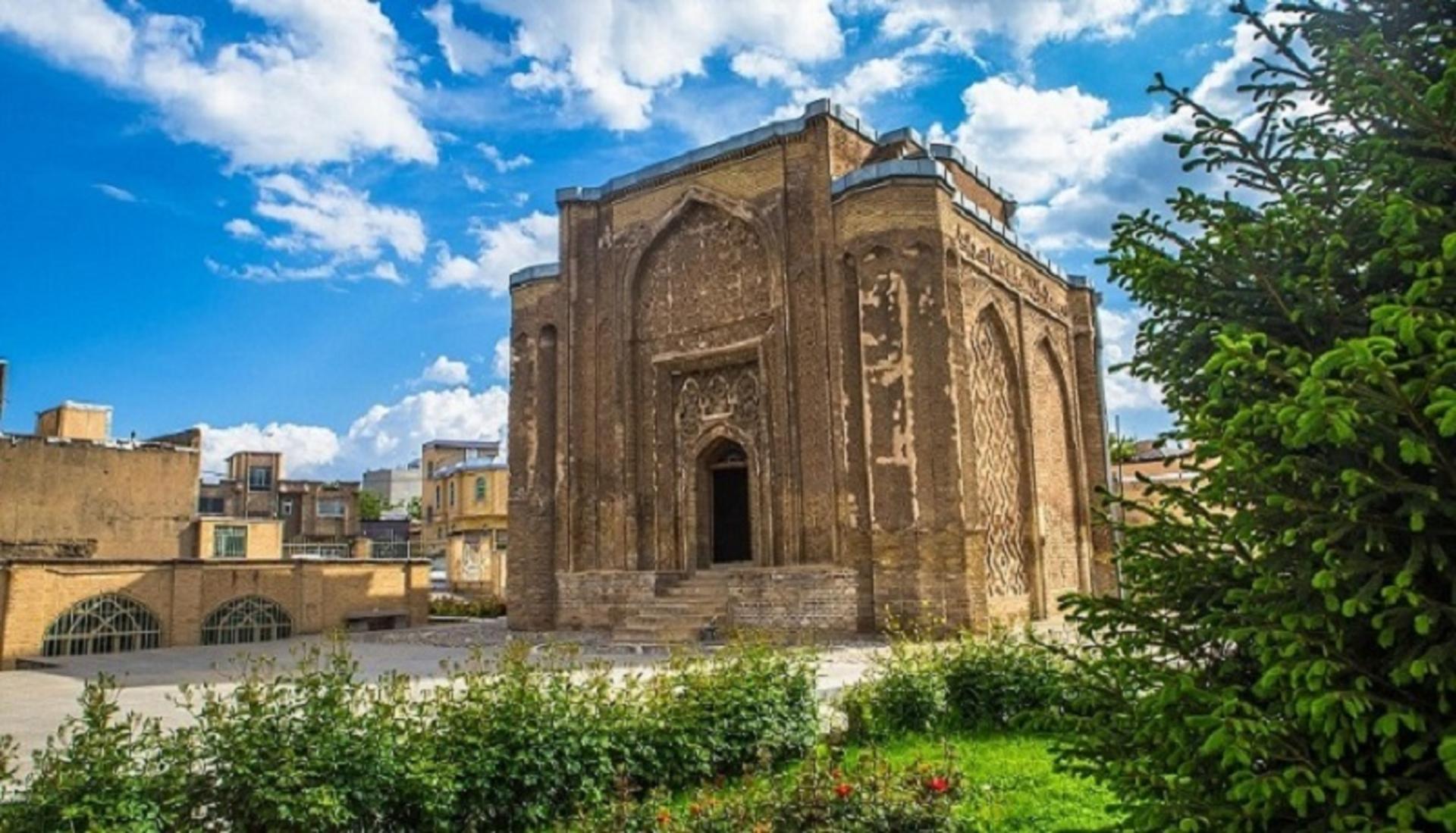 محوطه گنبد علویان