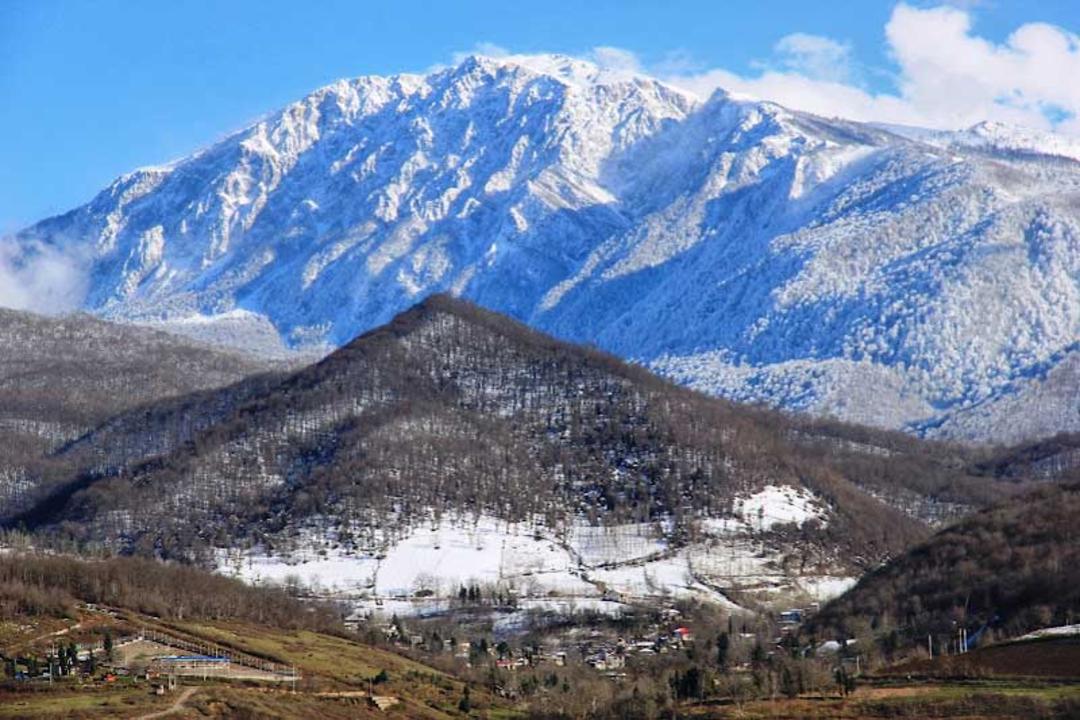 نمای قله درفک از دور