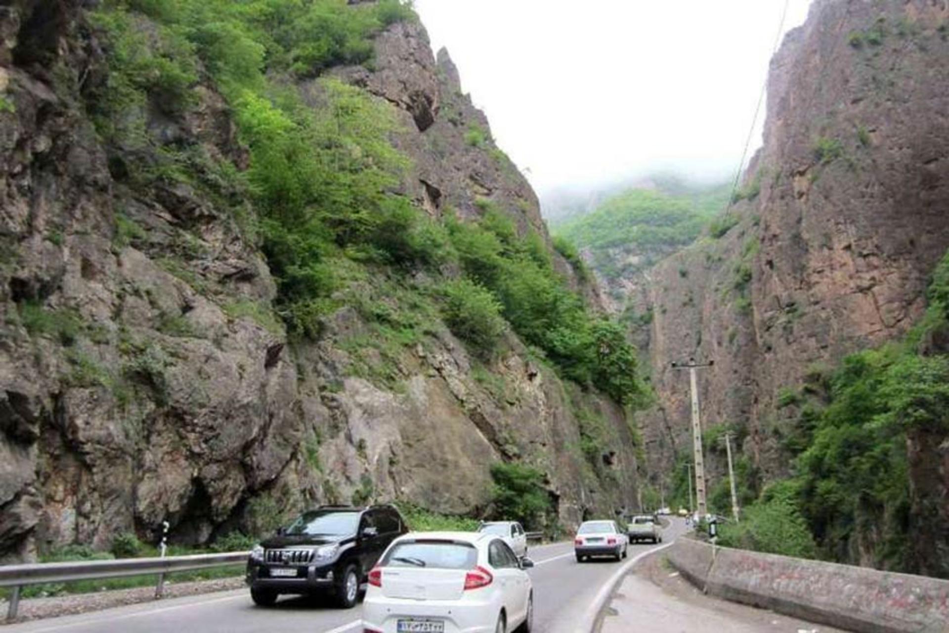 رفت‌و‌آمد خودروها در جاده هراز 