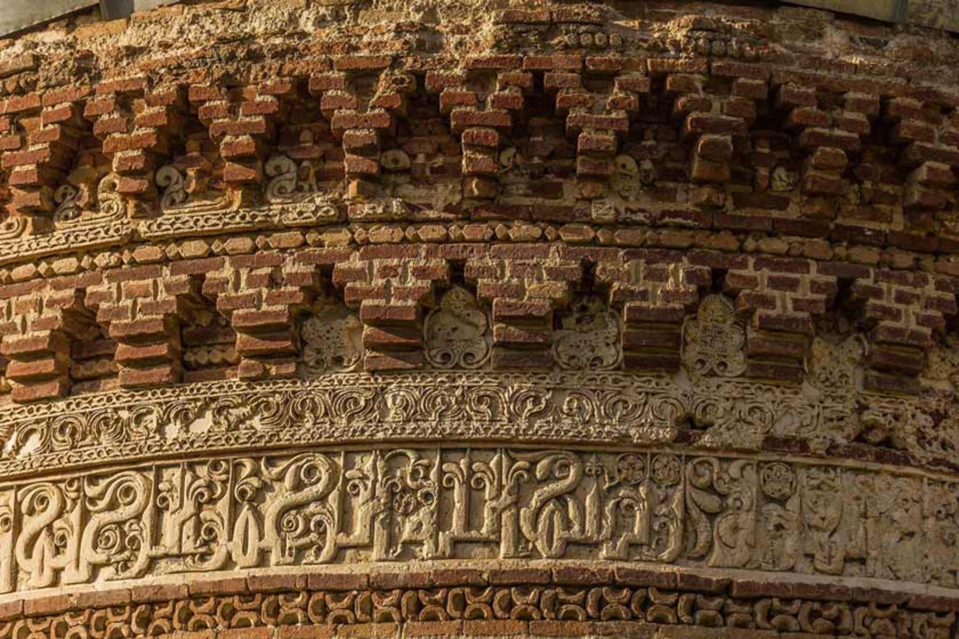 کتیبه کوفی برج رسکت