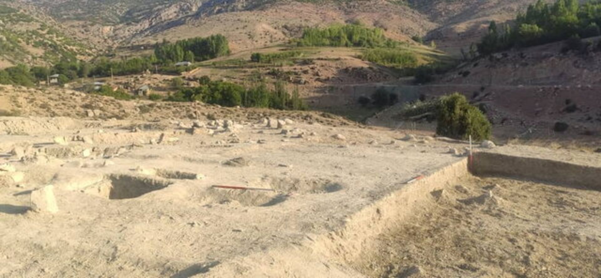 ریتون اشکانی در گورستان مرسین چال