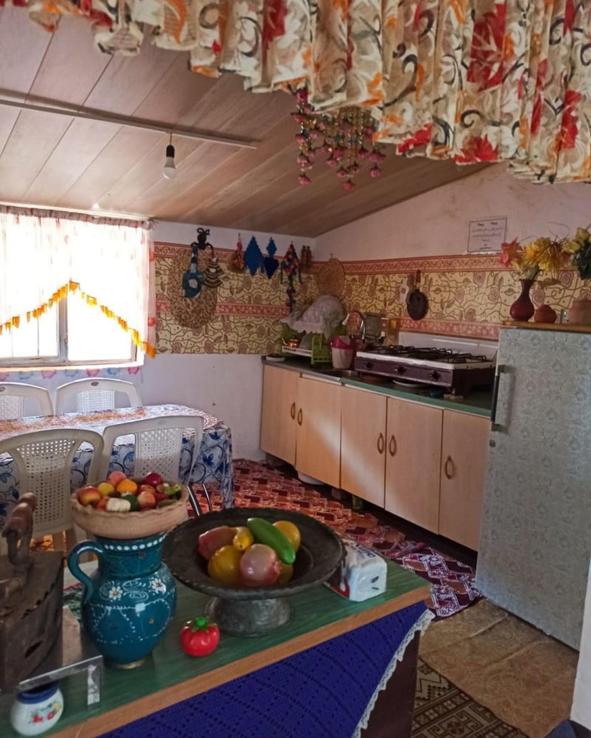 آشپزخانه طبقه دوم