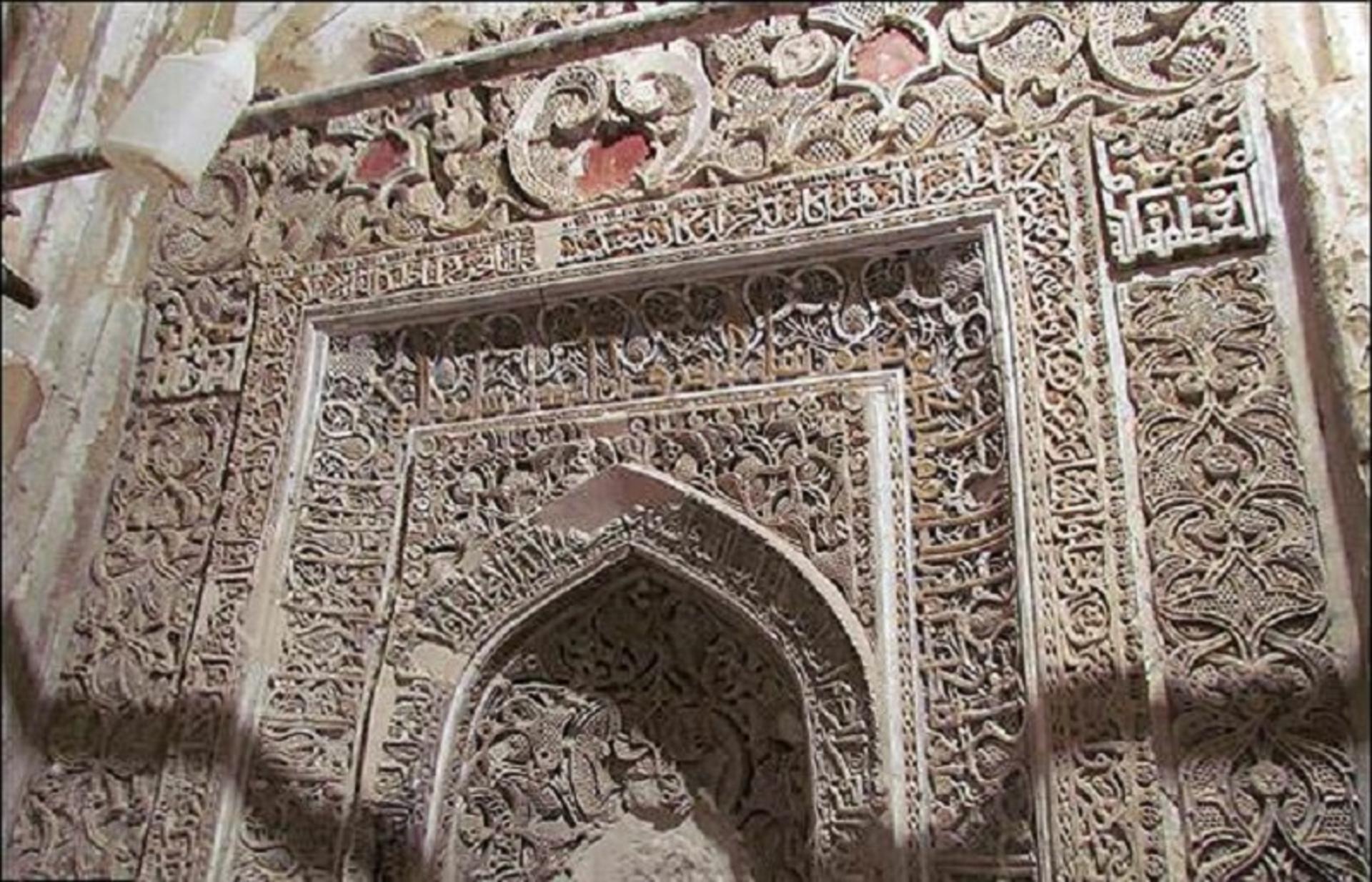 گچ‌بری‌های ورودی