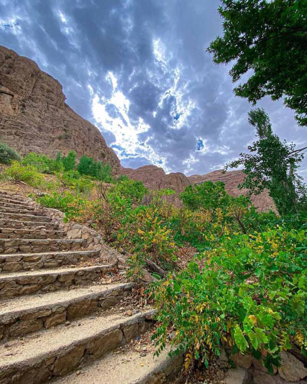 پلکان سنگی داخل روستای قلات