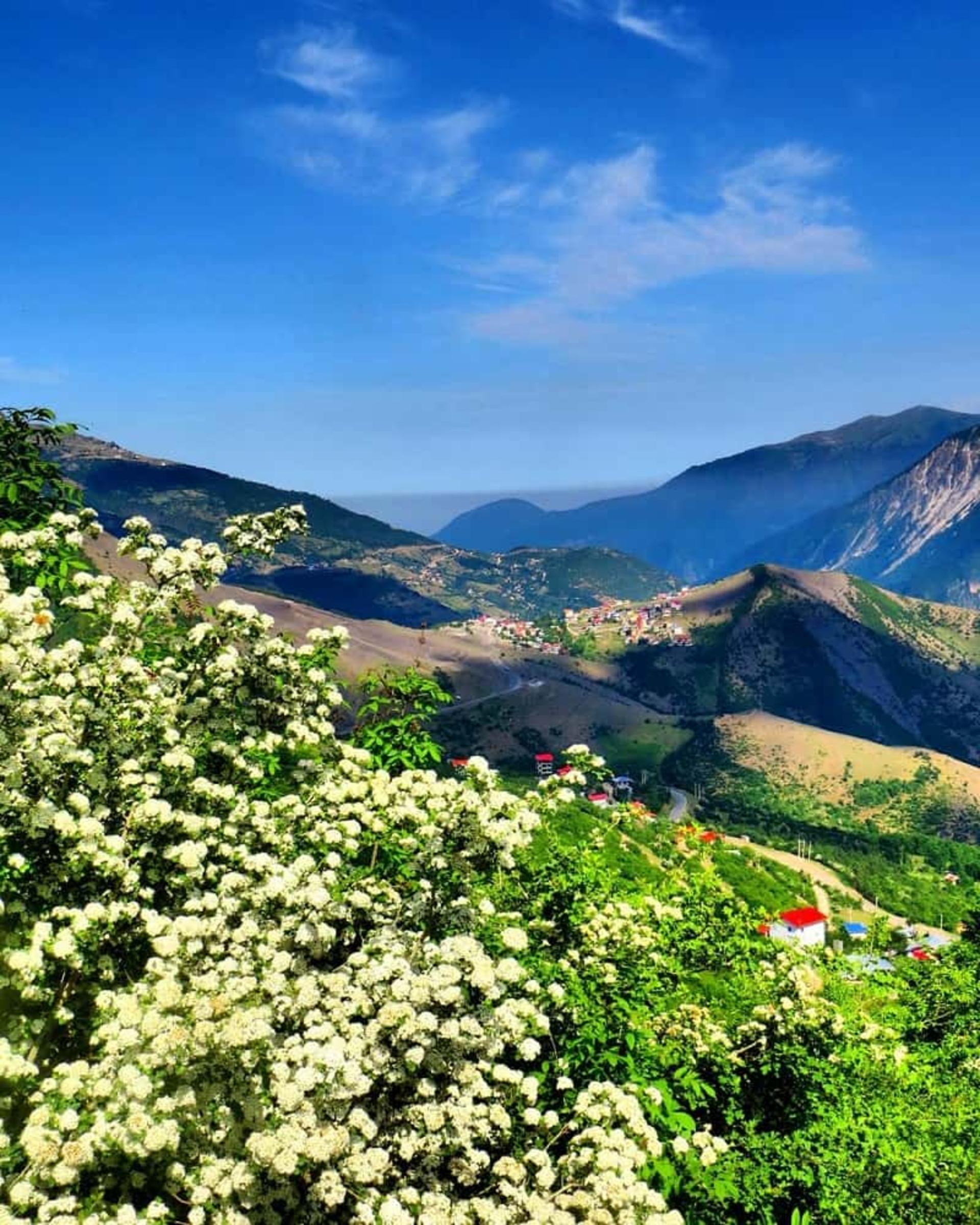 کوه‌های اطراف اکراسر