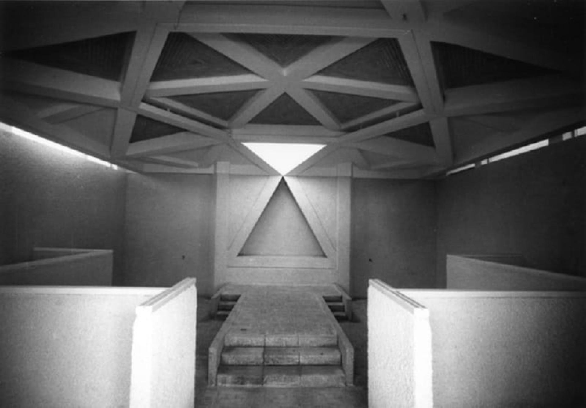 سقف آرامگاه استر و مردخای