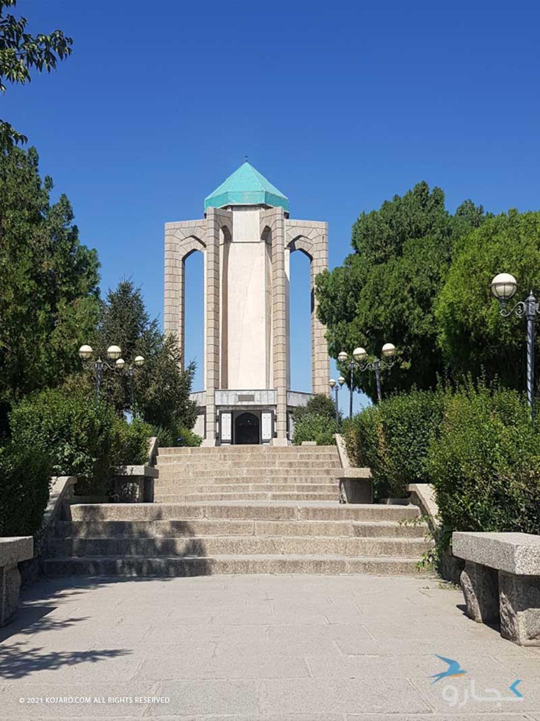 مقبره بابا طاهر