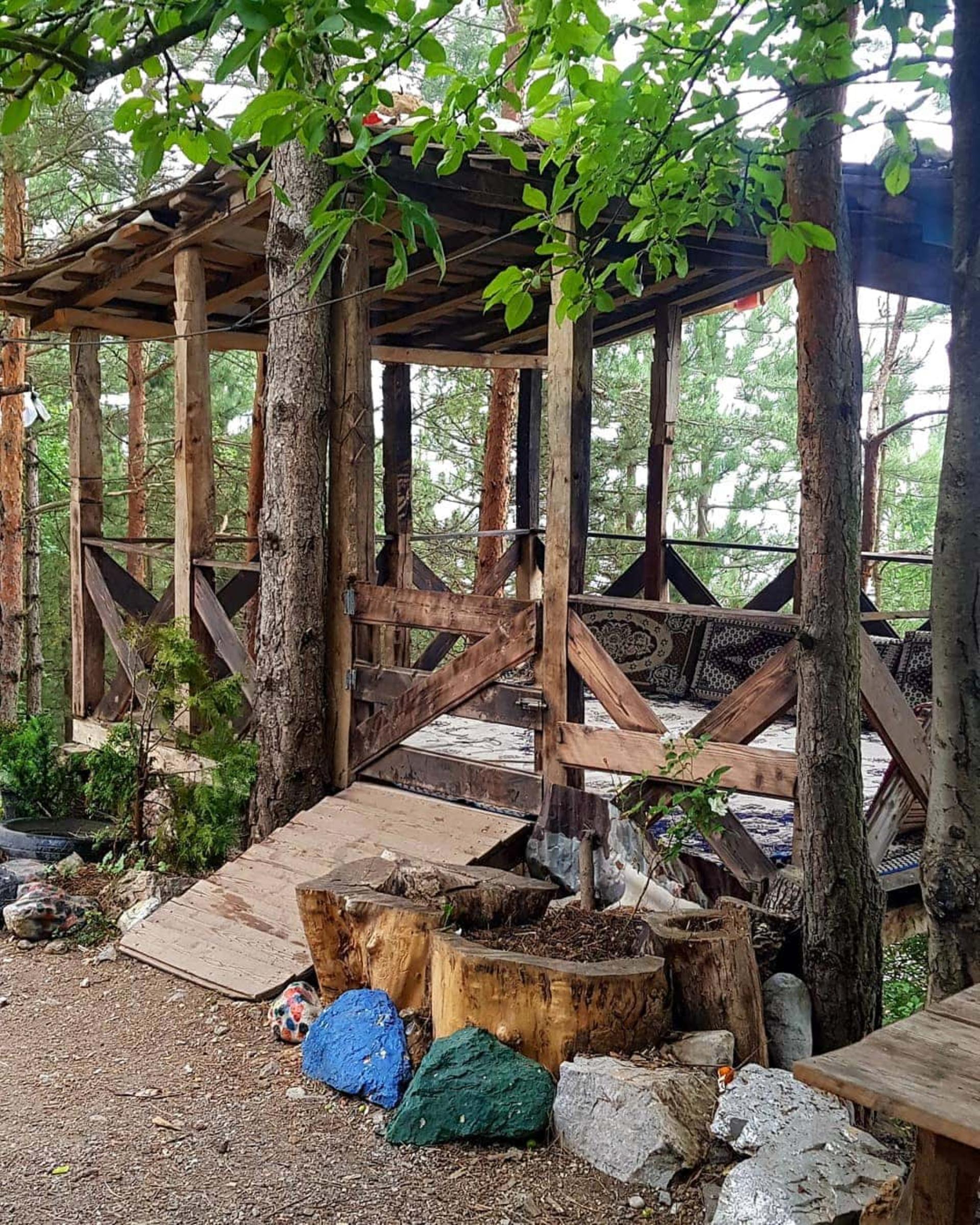 نمایی از آلاچیق ها