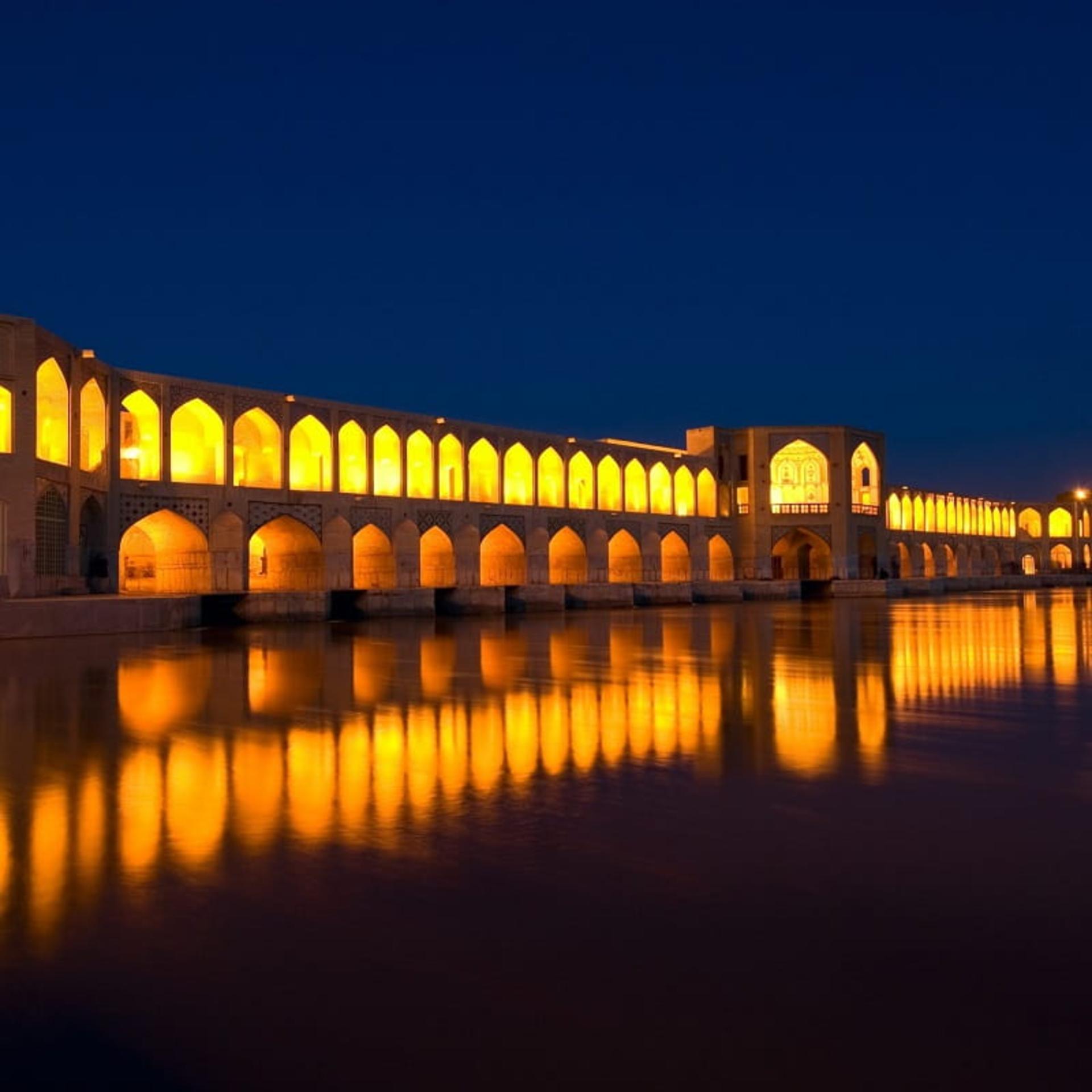 نورپردازی در سی و سه پل