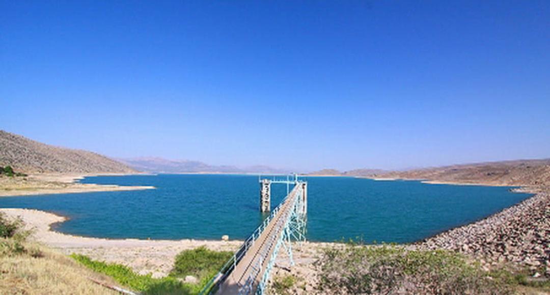 اسکله روی دریاچه آبی سد درودزن