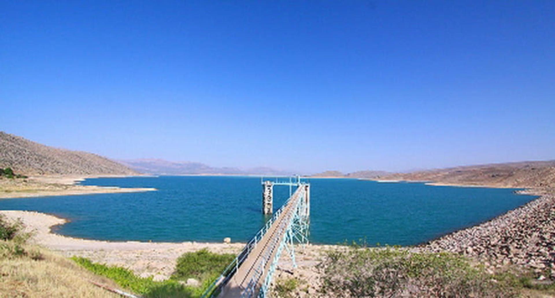 اسکله روی دریاچه آبی سد درودزن