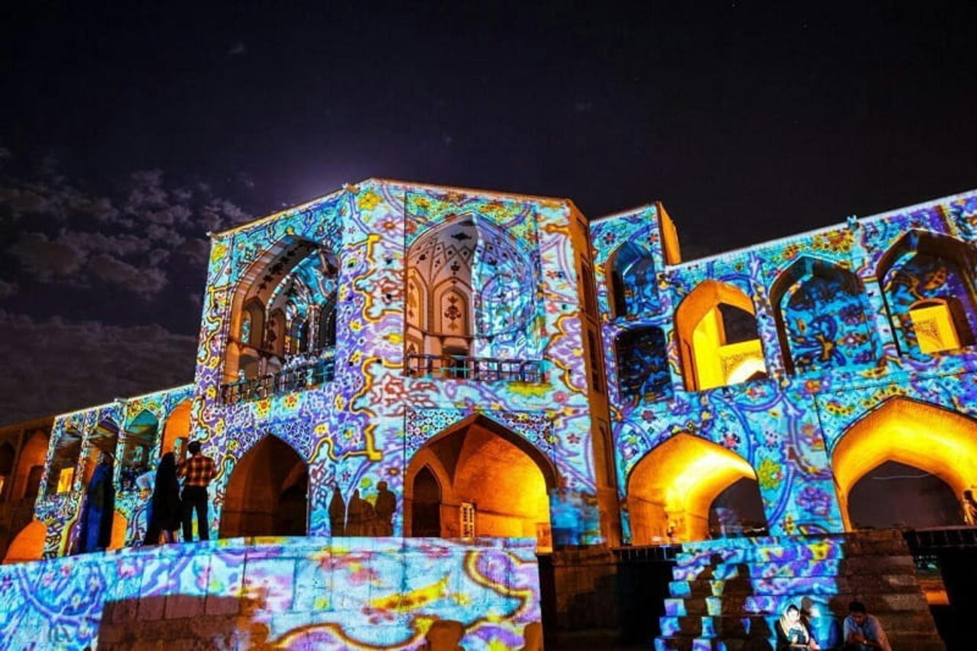 نورپردازی در پل خواجو