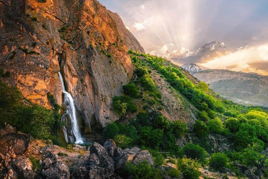 آبشار شاهاندشت در غروب