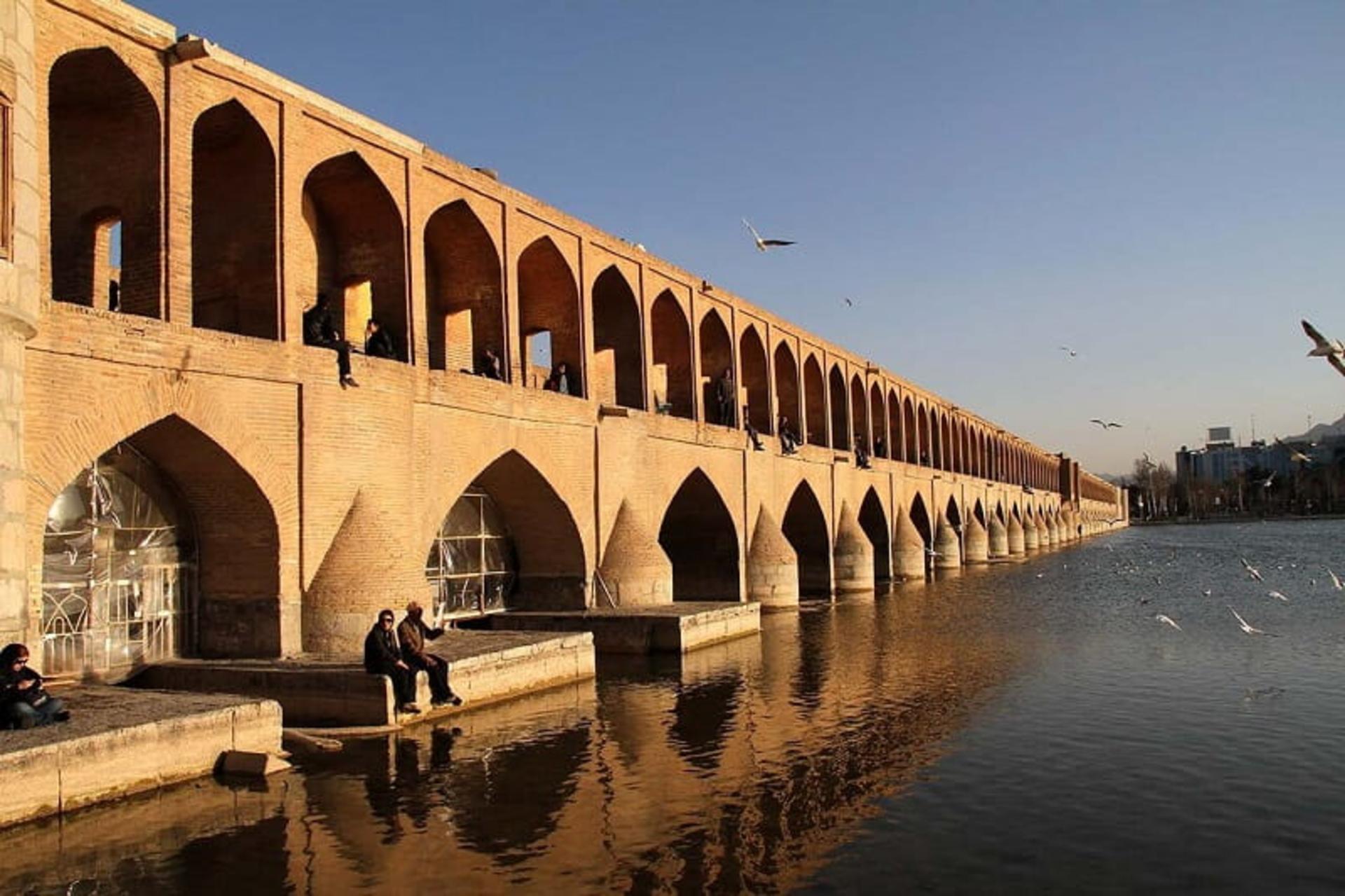 بازدید از سی و سه پل