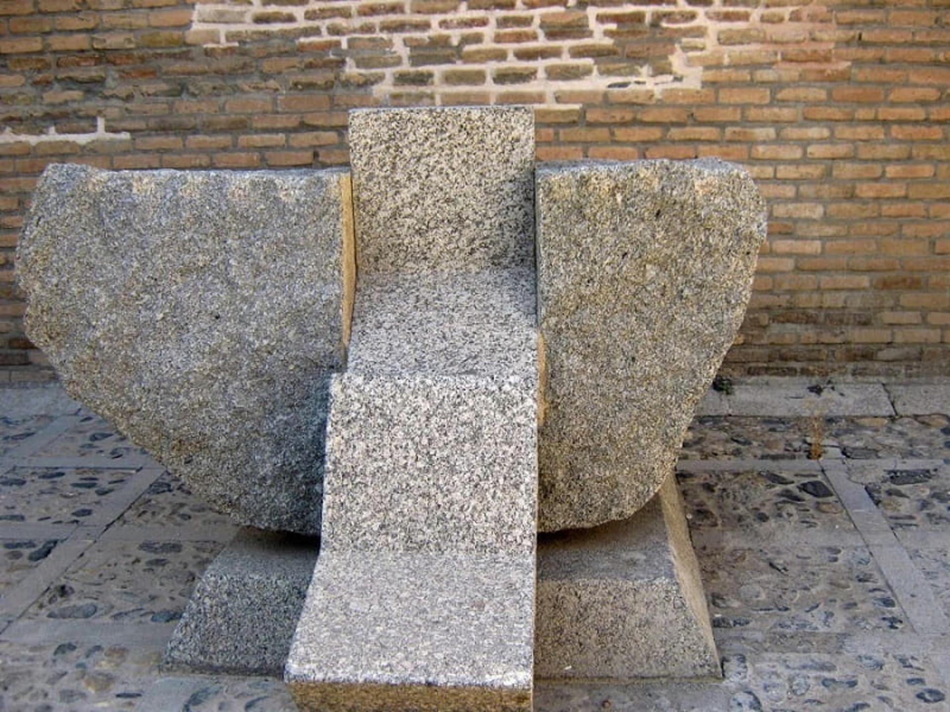 صندلی منسوب به خشایارشا