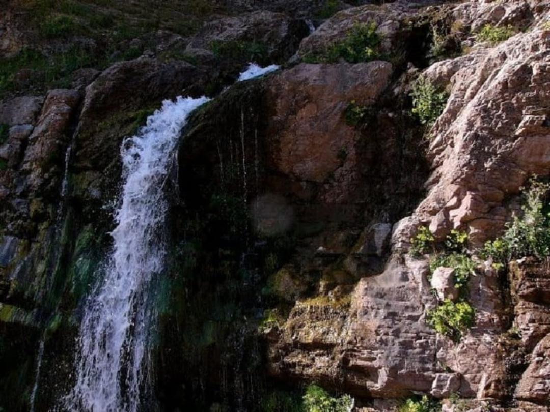 آبشار روستای چرات