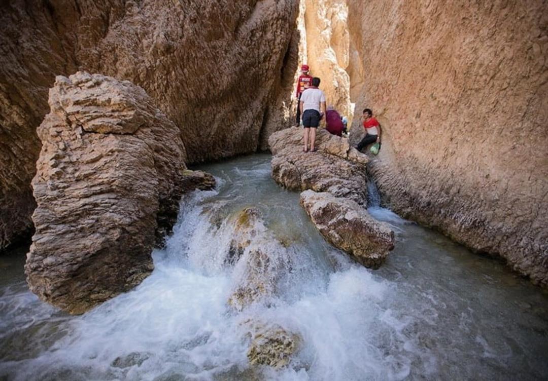 رودخانه خروشان